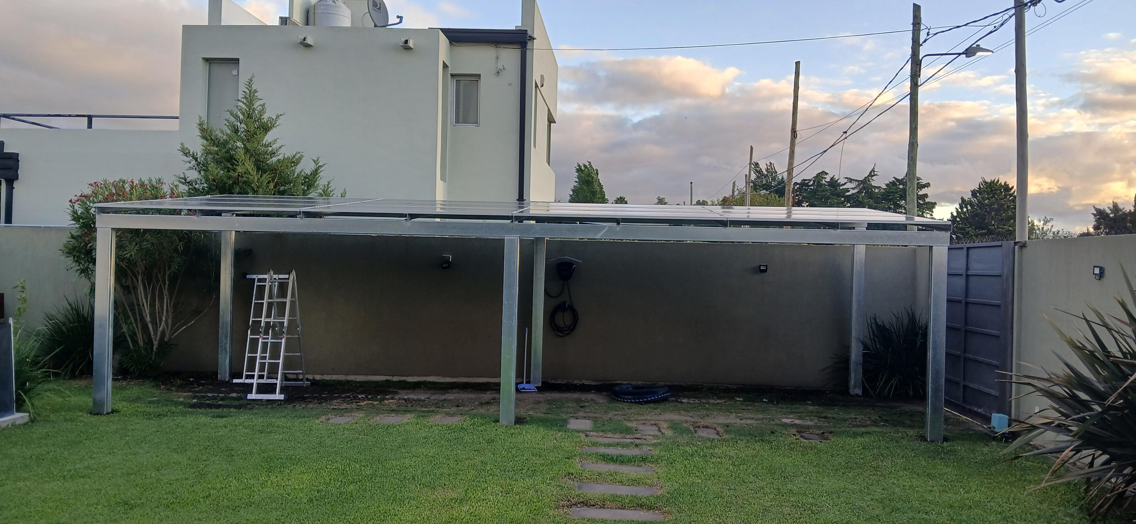 Pergola con Paneles bifaciales
